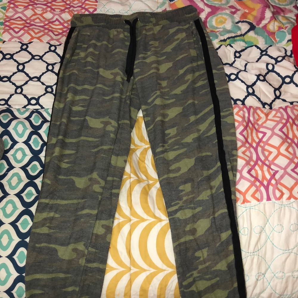 Women’s Camoflauge sweatpants